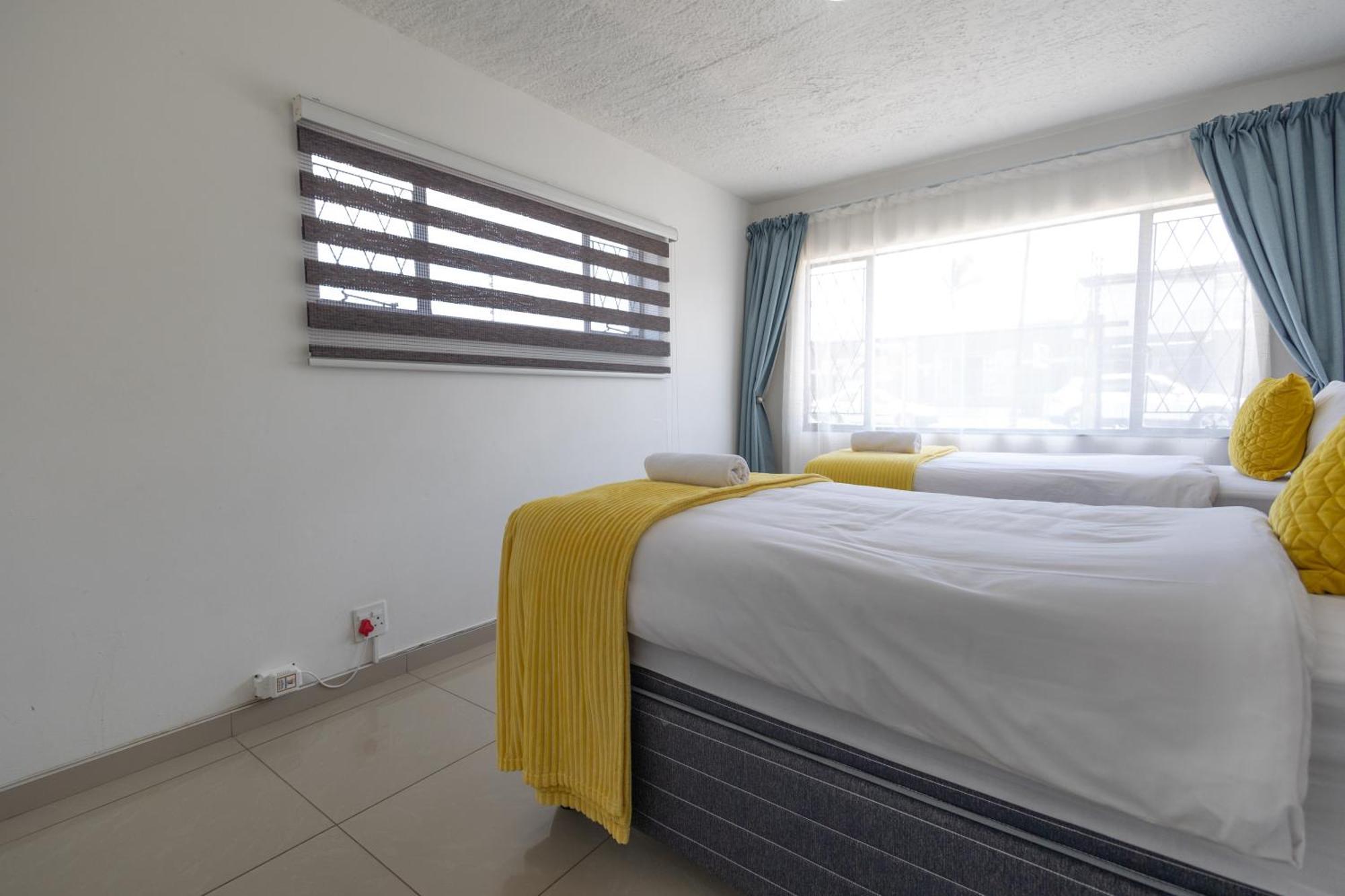 Safi Classic 3 Bedroom Apartment 4 East London Exterior photo